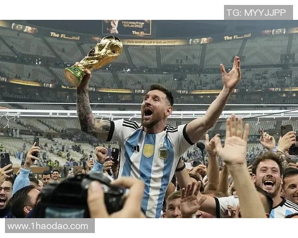 哈兰德与梅西的巅峰对决谁能在足球历史上书写传奇篇章