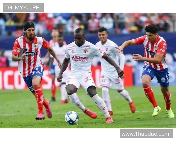 罗伯士与蒂华纳的激烈对决揭示足球战术与团队协作的重要性